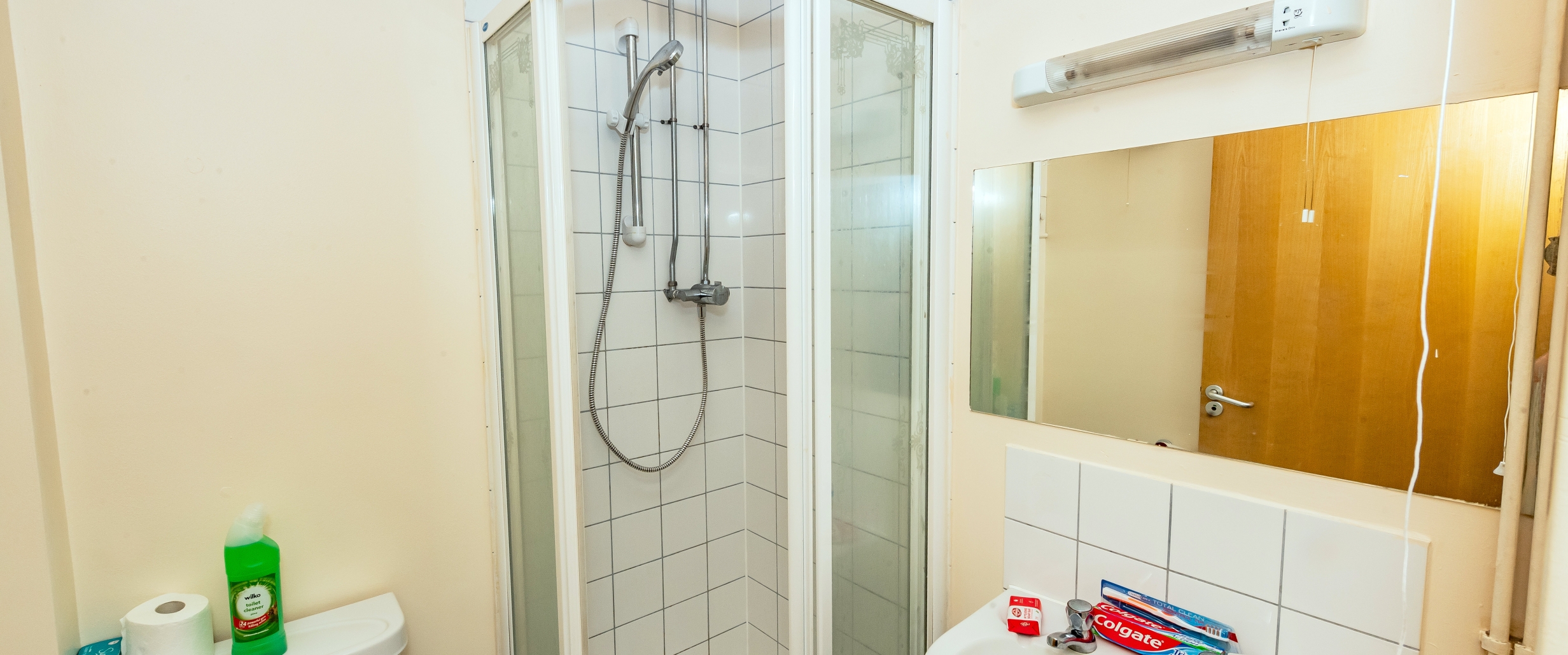 Shower in Torbay Foyer