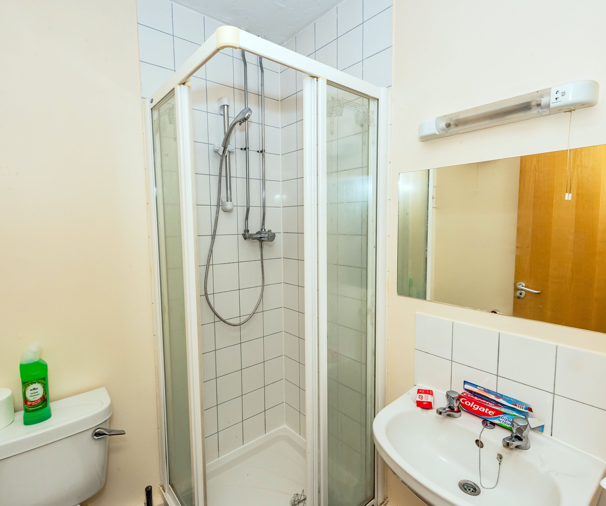 Shower in Torbay Foyer