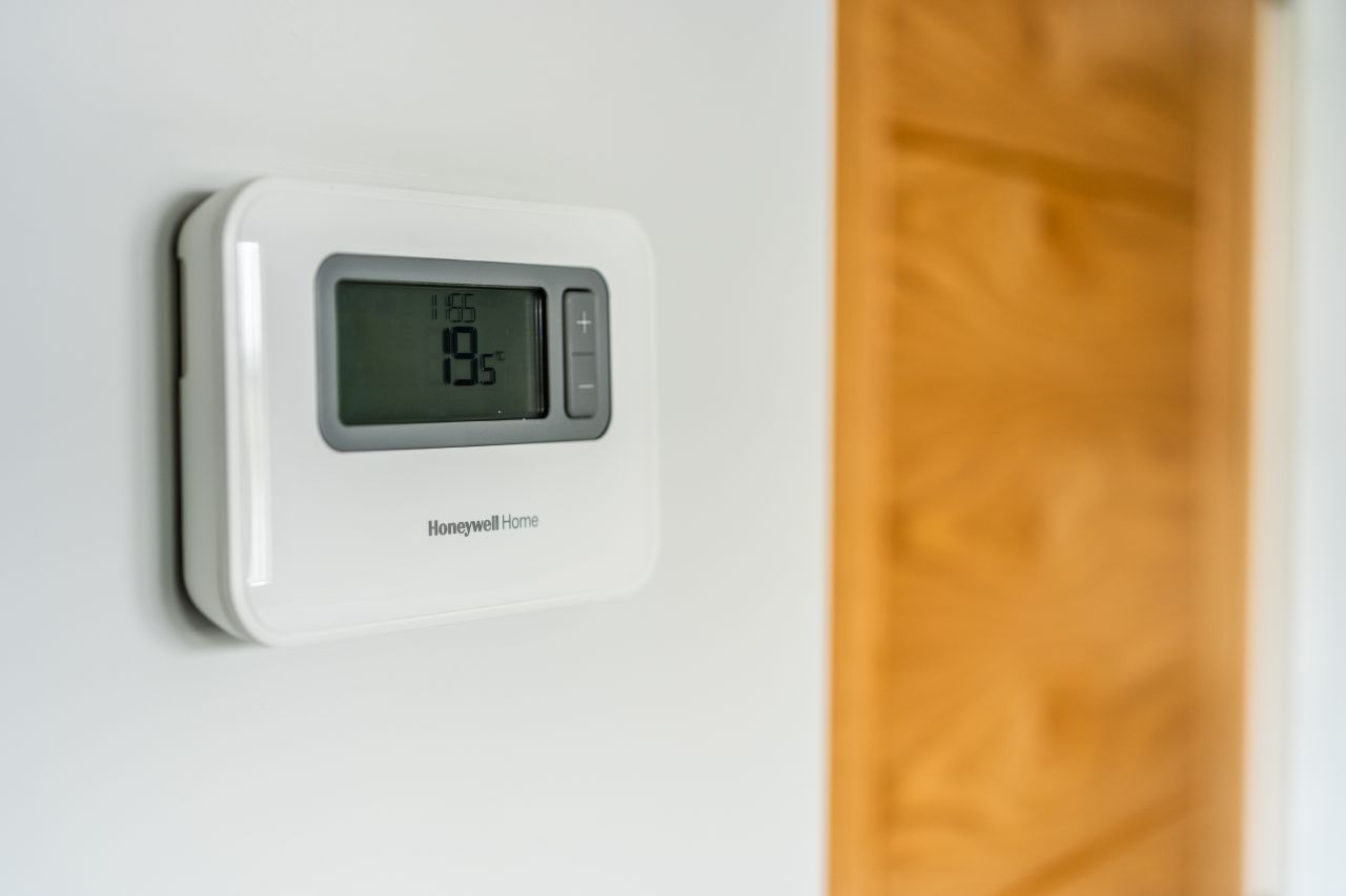 Image of a thermostat. 